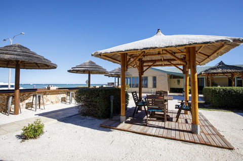 Shark Bay Seafront Apartments - Redcliffe Tourism 21