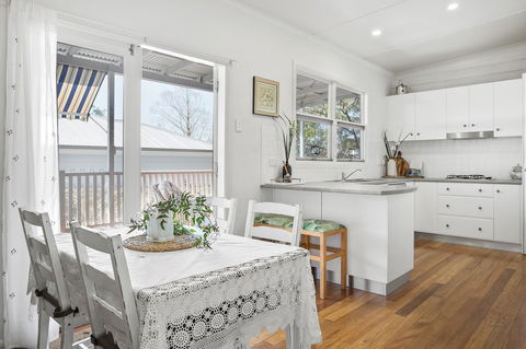 Lavender Cottage - Redcliffe Tourism 12