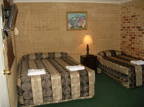 Travellers Rest Motel - Redcliffe Tourism 11