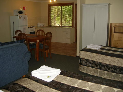 Travellers Rest Motel - Redcliffe Tourism 18