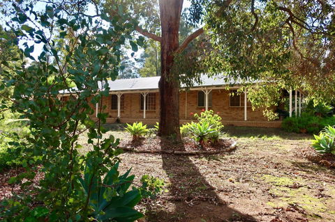 Travellers Rest Motel - Redcliffe Tourism 0