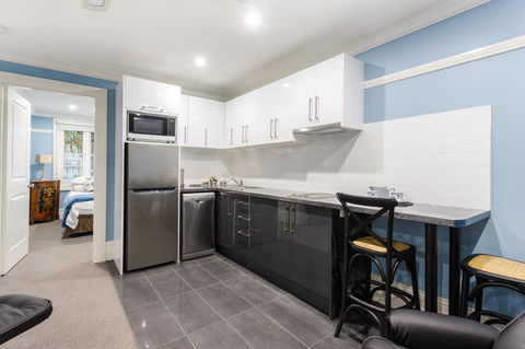 Blue Door Apartments - Redcliffe Tourism 3