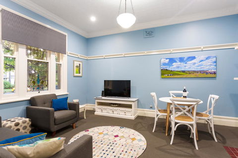 Blue Door Apartments - Redcliffe Tourism 2