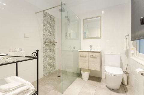 Blue Door Apartments - Redcliffe Tourism 1