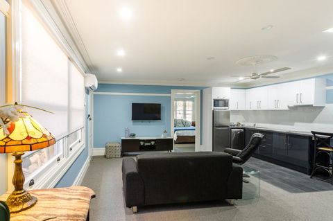 Blue Door Apartments - Redcliffe Tourism 14