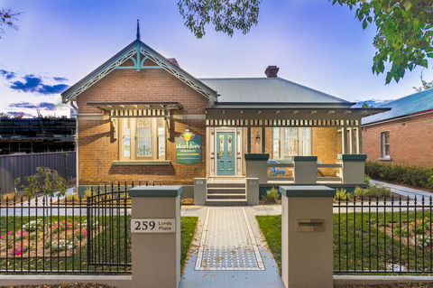 Blue Door Apartments - Redcliffe Tourism 0