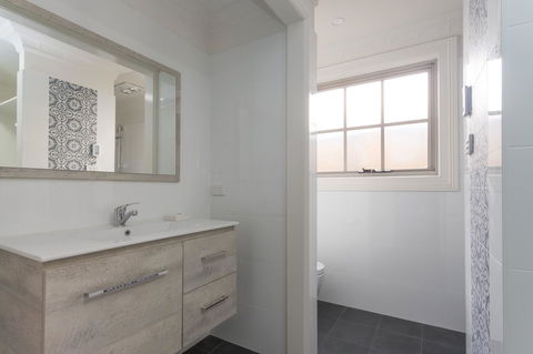 Blue Door Apartments - Redcliffe Tourism 15