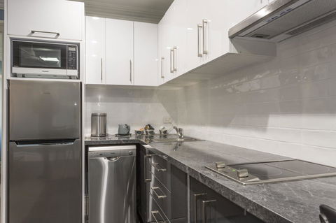 Blue Door Apartments - Redcliffe Tourism 10