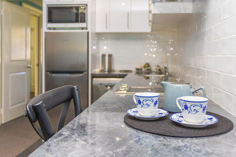 Blue Door Apartments - Redcliffe Tourism 16