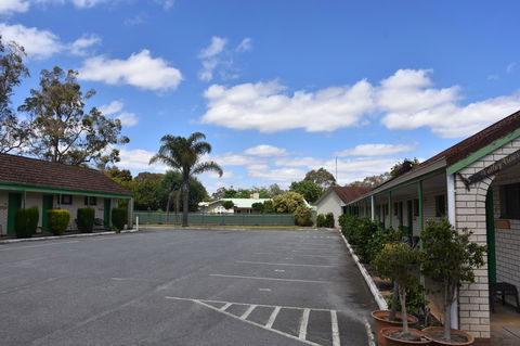 Mount Barker Valley Views Motel & Chalets, Western Australia - Redcliffe Tourism 12