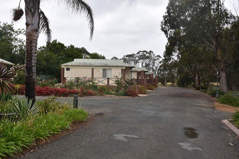 Mount Barker Valley Views Motel & Chalets, Western Australia - Redcliffe Tourism 33