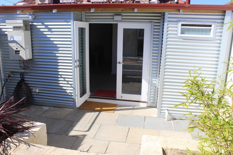 Captain\'s Heritage Cottage - Central Fremantle 2 Bedroom Historic Cottage - Redcliffe Tourism 15