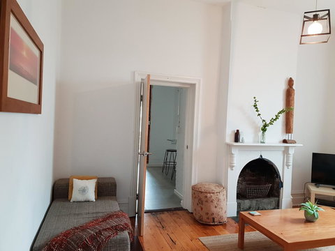 Captain\'s Heritage Cottage - Central Fremantle 2 Bedroom Historic Cottage - Redcliffe Tourism 4