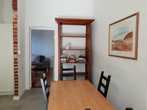 Captain\'s Heritage Cottage - Central Fremantle 2 Bedroom Historic Cottage - Redcliffe Tourism 3