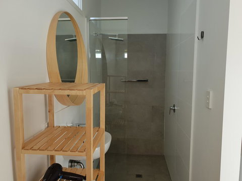 Captain\'s Heritage Cottage - Central Fremantle 2 Bedroom Historic Cottage - Redcliffe Tourism 12