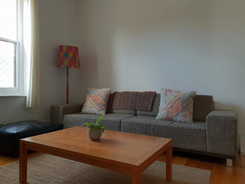 Captain\'s Heritage Cottage - Central Fremantle 2 Bedroom Historic Cottage - Redcliffe Tourism 9