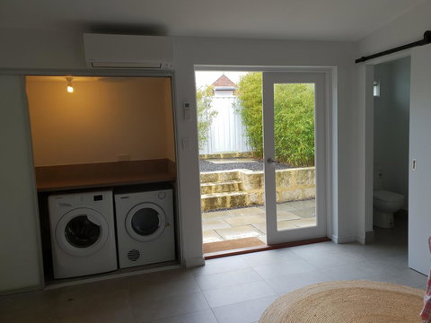 Captain\'s Heritage Cottage - Central Fremantle 2 Bedroom Historic Cottage - Redcliffe Tourism 14