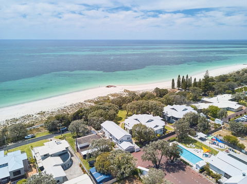Cape View Beach Resort - Redcliffe Tourism 0