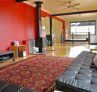 Pendeli Beach House - Redcliffe Tourism