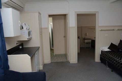 Ben Chifley Motor Inn - Redcliffe Tourism 21