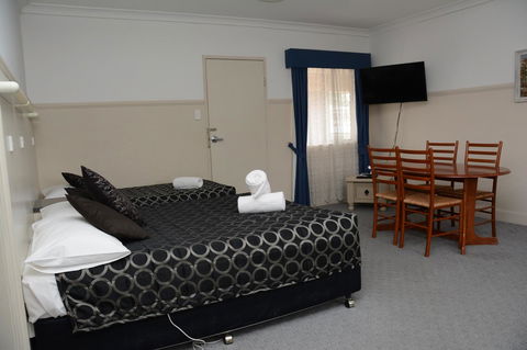 Ben Chifley Motor Inn - Redcliffe Tourism 20