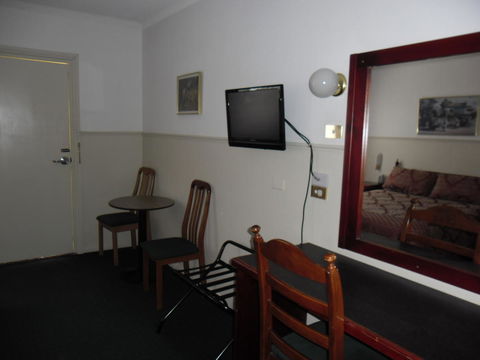 Ben Chifley Motor Inn - Redcliffe Tourism 41