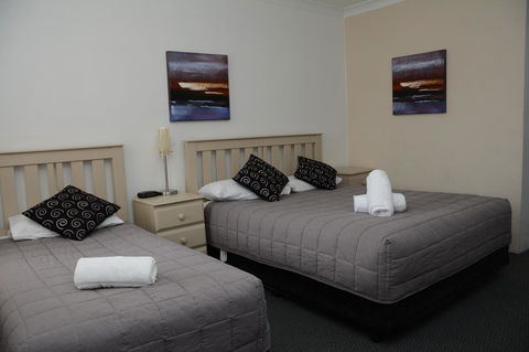 Ben Chifley Motor Inn - Redcliffe Tourism 13