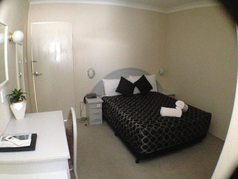 Ben Chifley Motor Inn - Redcliffe Tourism 30