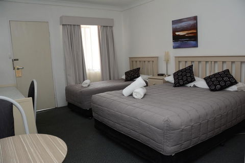 Ben Chifley Motor Inn - Redcliffe Tourism 14