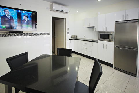 Jesmond Executive Villas - Redcliffe Tourism 21