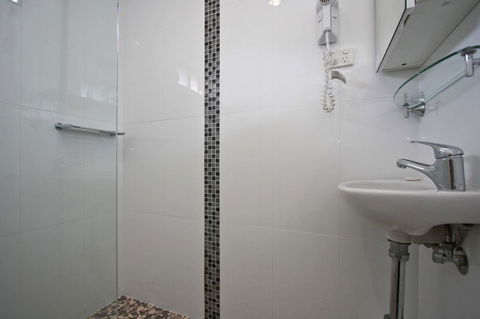 Jesmond Executive Villas - Redcliffe Tourism 11