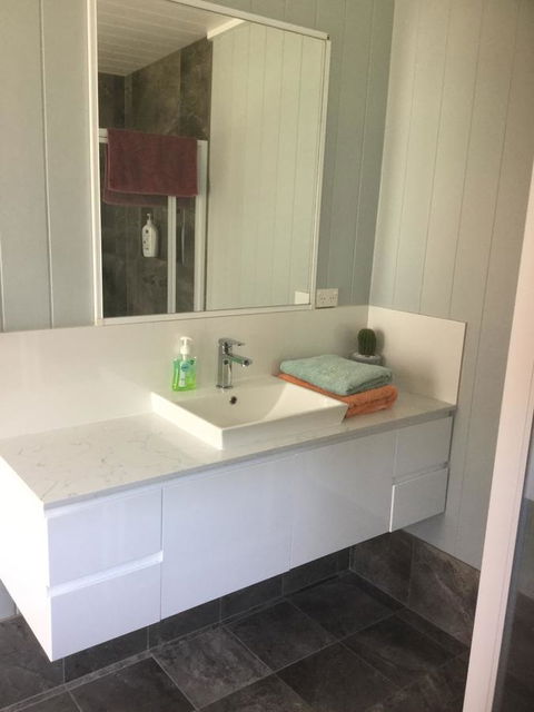 Jetz Bungalow - Redcliffe Tourism 1
