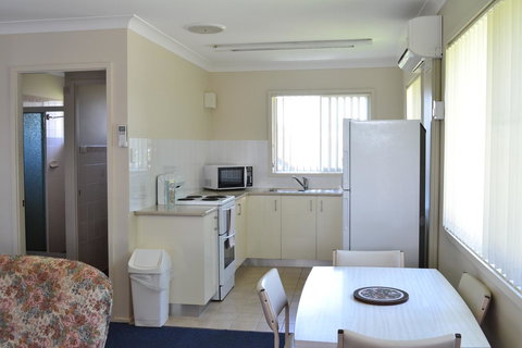 Sundial Holiday Units - Redcliffe Tourism 42