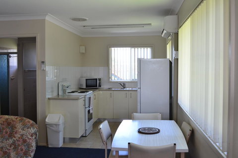 Sundial Holiday Units - Redcliffe Tourism 39