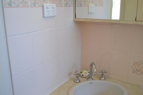 Sundial Holiday Units - Redcliffe Tourism 43