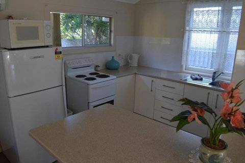 Sundial Holiday Units - Redcliffe Tourism 4