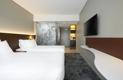 Holiday Inn Express Sydney Airport, An IHG Hotel - Redcliffe Tourism 7