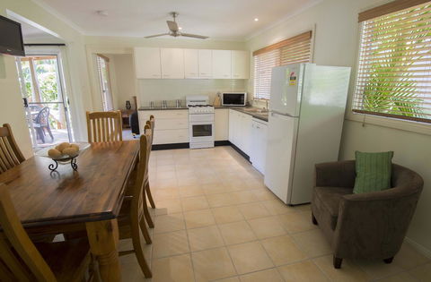 The Palms At Avoca - Redcliffe Tourism 3