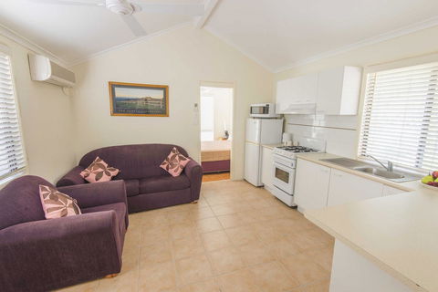 The Palms At Avoca - Redcliffe Tourism 24