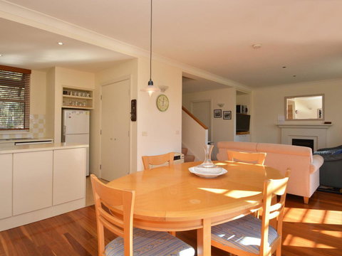 Villa 2br Prosecco Villa Located Within Cypress Lakes Resort - Redcliffe Tourism 6