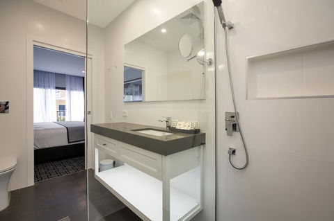 CH Boutique Hotel & Apartments, Ascend Hotel Collection - Redcliffe Tourism 11