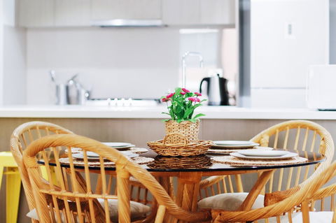 Modern & Cosy 2-Bedroom Apartment Hornsby - Redcliffe Tourism 7
