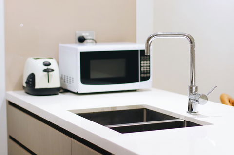 Modern & Cosy 2-Bedroom Apartment Hornsby - Redcliffe Tourism 9