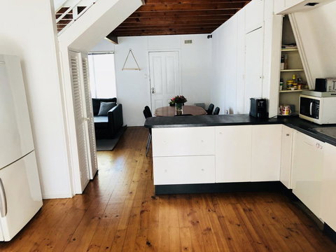 Little Blue Beach House - Redcliffe Tourism 10