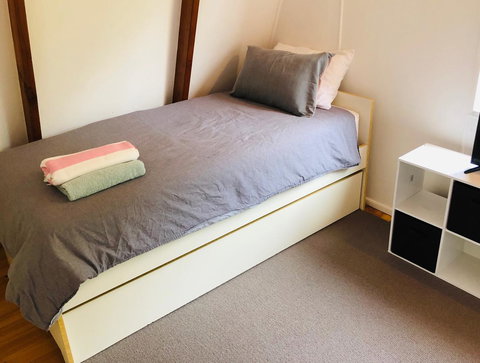 Little Blue Beach House - Redcliffe Tourism 6