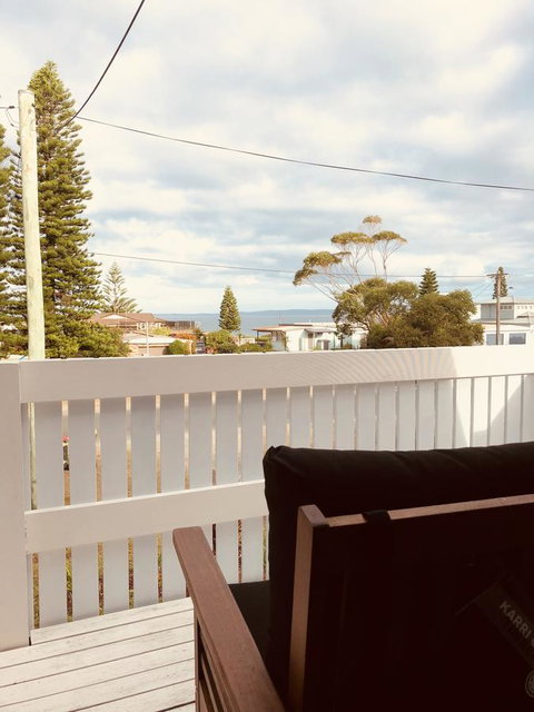 Little Blue Beach House - Redcliffe Tourism 0