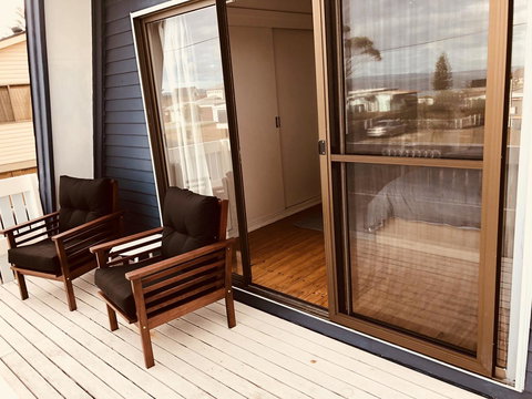 Little Blue Beach House - Redcliffe Tourism 3