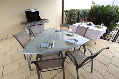 Great Escape Lofts - Redcliffe Tourism 25