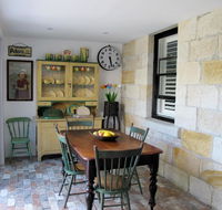Apple Tree Cottage - Redcliffe Tourism
