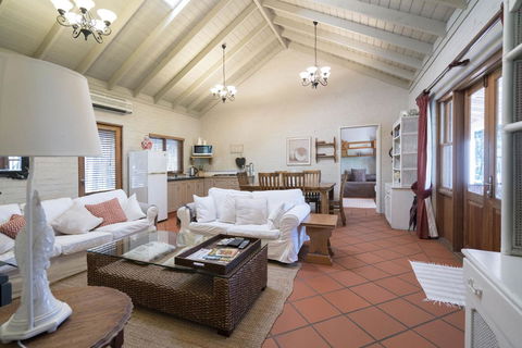 Thistle Hill Guesthouse - Walk To Many Wineries And Restaurants - Redcliffe Tourism 34